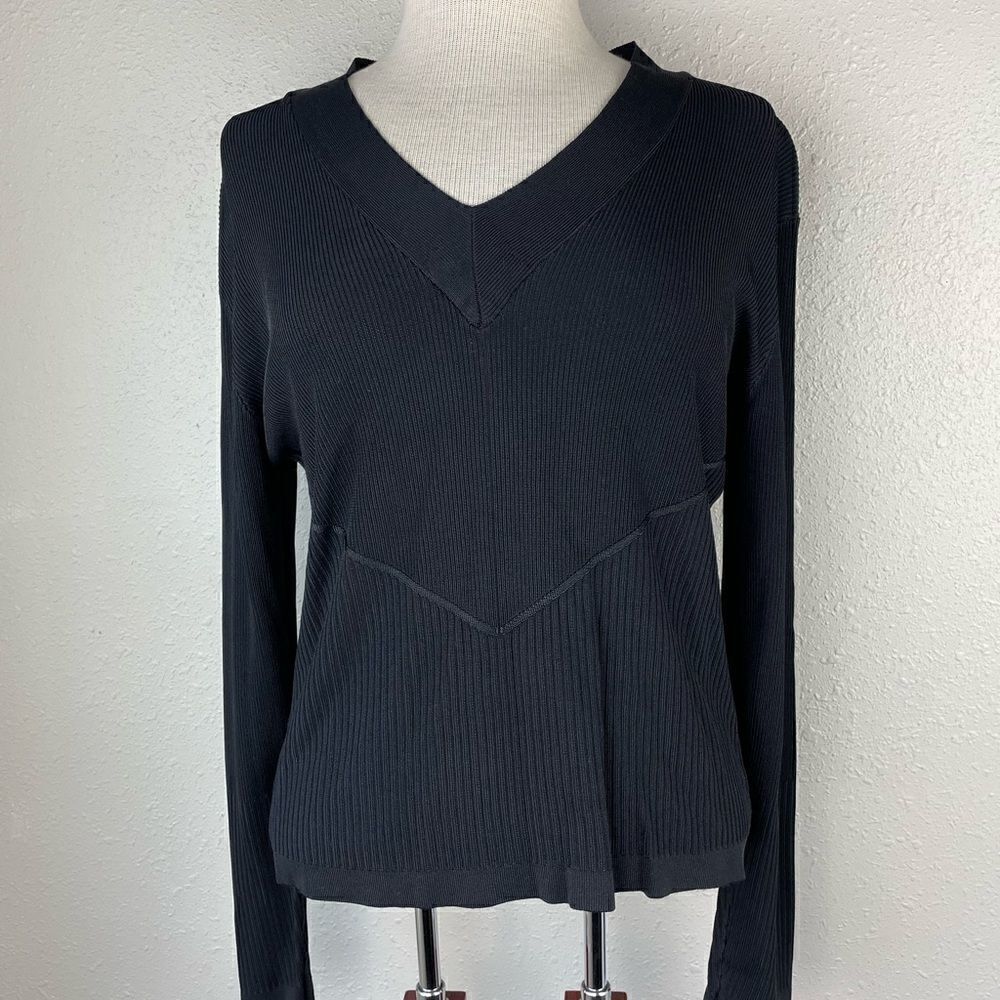 EUC Pre-owned Harve Benard Long Sleeve Knitted Ribbed Textured V-Neck Womens Top
